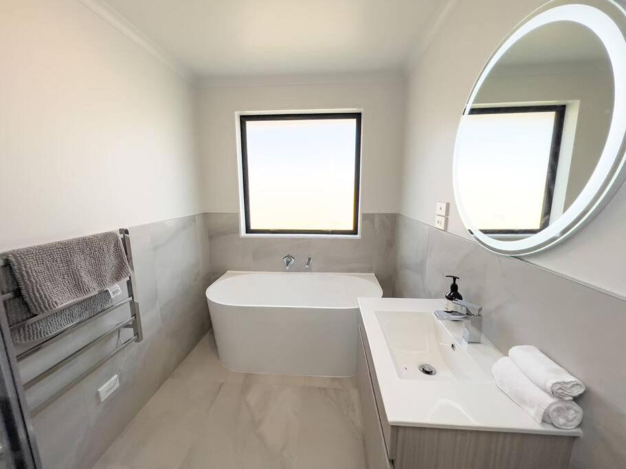 Peaceful 5 Bedrooms Retreat โรโตรัว ภายนอก รูปภาพ
