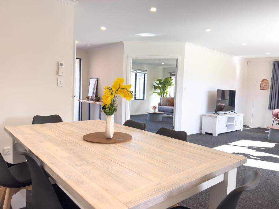 Peaceful 5 Bedrooms Retreat โรโตรัว ภายนอก รูปภาพ